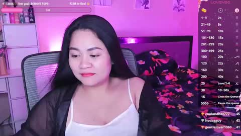 Snapshot of elleelle123 chatting on 01.07.25 Ann online show from 01.07.25