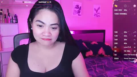 Snapshot of elleelle123 chatting on 01.18.25 Ann online show from 01.18.25