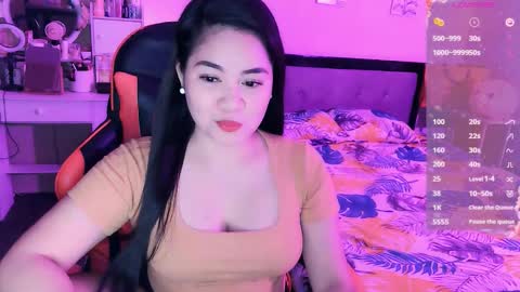 Snapshot of elleelle123 chatting on 10.18.25 Ann online show from 10.18.25