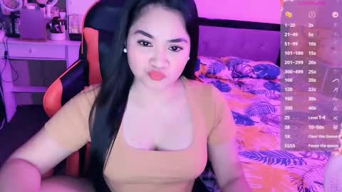 Snapshot of elleelle123 chatting on 10.18.25 Ann online show from 10.18.25