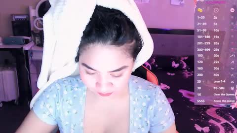 Snapshot of elleelle123 chatting on 11.12.25 Ann online show from 11.12.25