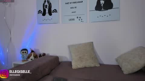 Snapshot of ellegisellee chatting on 10.14.25 Yiss online show from 10.14.25