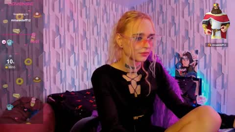Snapshot of elli_26 chatting on 12.17.24 Ellie online show from 12.17.24