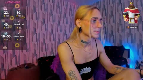 Snapshot of elli_26 chatting on 01.04.25 Ellie online show from 01.04.25