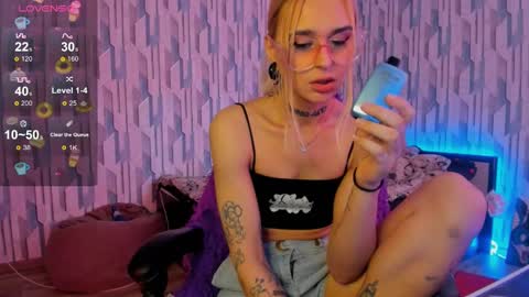Snapshot of elli_26 chatting on 01.05.25 Ellie online show from 01.05.25
