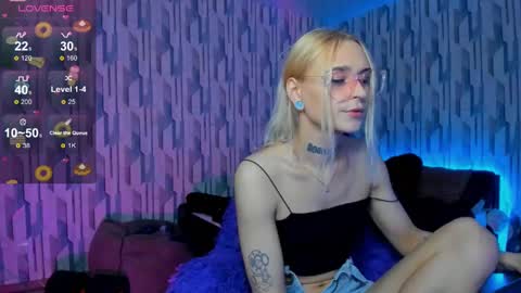 Snapshot of elli_26 chatting on 01.17.25 Ellie online show from 01.17.25