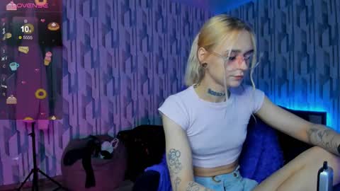 Snapshot of elli_26 chatting on 01.25.25 Ellie online show from 01.25.25
