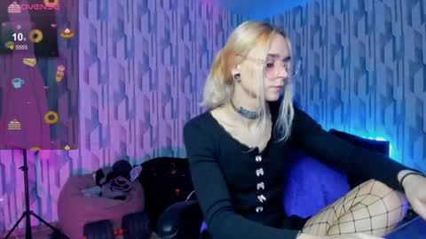 Snapshot of elli_26 chatting on 01.27.25 Ellie online show from 01.27.25