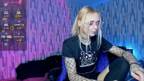Snapshot of elli_26 chatting on 02.05.25 Ellie online show from 02.05.25