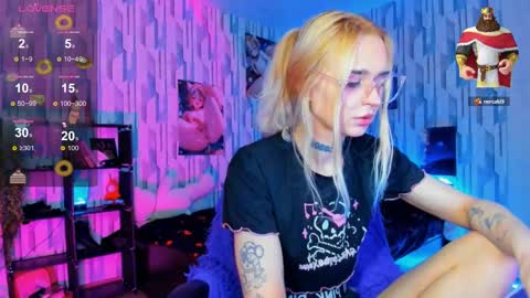 Snapshot of elli_26 chatting on 03.04.25 Ellie online show from 03.04.25