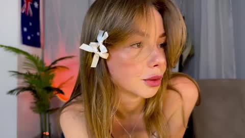 Snapshot of elli_harmon chatting on 12.04.24 Ellie  --- Ill see you either on Friday or Saturday and definitely on Sunday  online show from 12.04.24