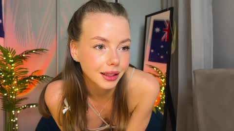 Snapshot of elli_harmon chatting on 01.11.25 Ellie  --- Ill see you either on Friday or Saturday and definitely on Sunday  online show from 01.11.25