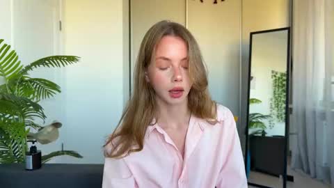 Snapshot of elli_harmon chatting on 09.29.25 Ellie  --- Ill see you either on Friday or Saturday and definitely on Sunday  online show from 09.29.25