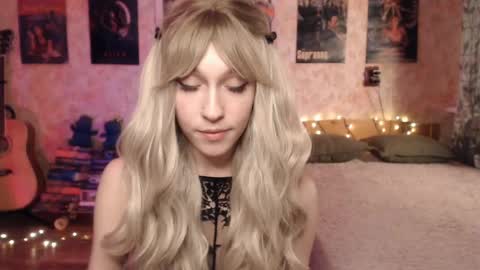 ellie_friendly online show from 01.14.25