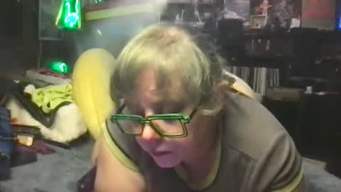 Snapshot of ellielouise11 chatting on 10.01.25 Ellie Louise online show from 10.01.25