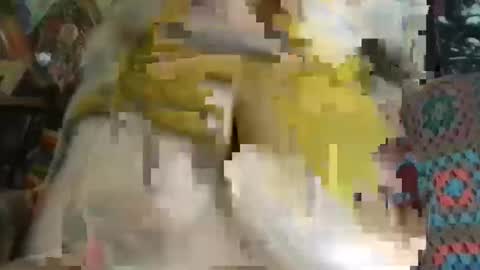 Snapshot of ellielouise11 chatting on 10.15.25 Ellie Louise online show from 10.15.25