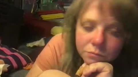 Snapshot of ellielouise11 chatting on 10.22.25 Ellie Louise online show from 10.22.25