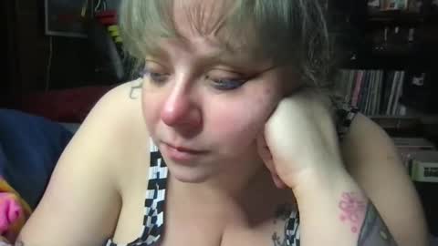 Snapshot of ellielouise11 chatting on 11.05.25 Ellie Louise online show from 11.05.25