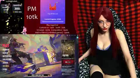 Snapshot of elliemoor chatting on 10.01.25 Elizabeth online show from 10.01.25
