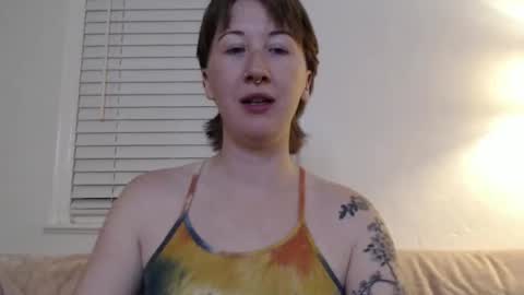 Snapshot of ellierowyn chatting on 10.08.25 Ellie Rowyn online show from 10.08.25