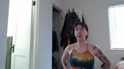 Snapshot of ellierowyn chatting on 04.30.26 Ellie Rowyn online show from 04.30.26