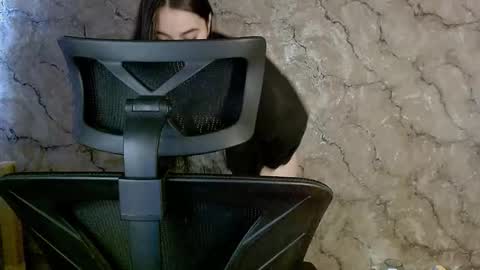 Ellie online show from 10.03.25