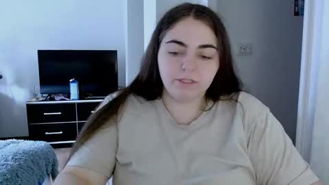 Snapshot of ellies_8 chatting on 06.02.26 Ellie online show from 06.02.26