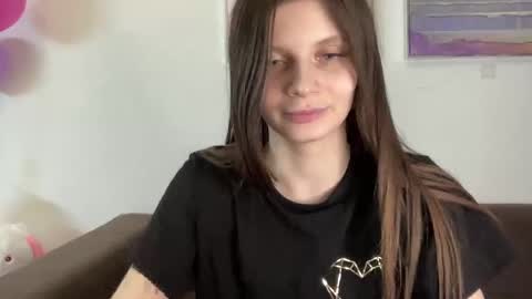 Effie1818 online show from 02.04.25