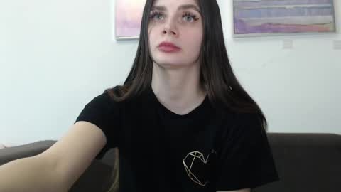 Effie1818 online show from 02.20.25