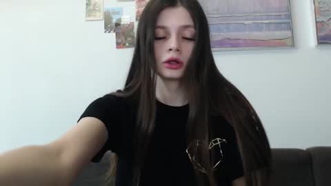 Effie1818 online show from 03.04.25