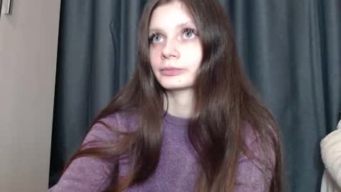 Effie1818 online show from 10.19.25