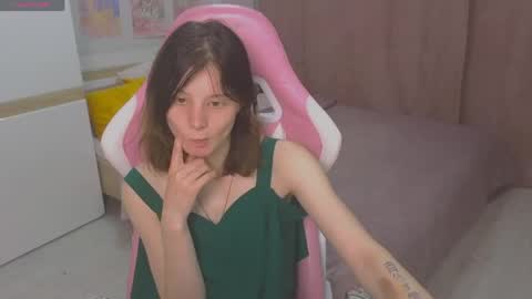 Snapshot of ellinblare chatting on 06.05.26 Ellin online show from 06.05.26