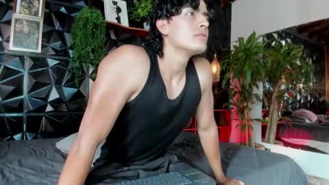 Snapshot of elliot_colton chatting on 11.07.25 Elloit Colton online show from 11.07.25