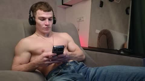 Snapshot of elliot_muscle04 chatting on 01.19.26 elliot_muscle04 online show from 01.19.26