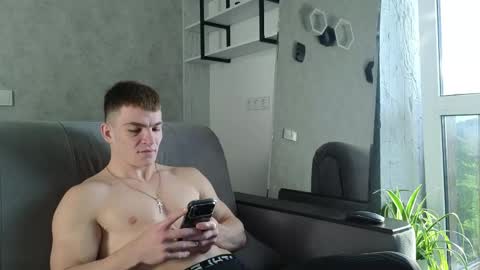 Snapshot of elliot_muscle04 chatting on 05.05.26 elliot_muscle04 online show from 05.05.26