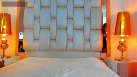 E L L I O T    V E L E Z online show from 03.04.25