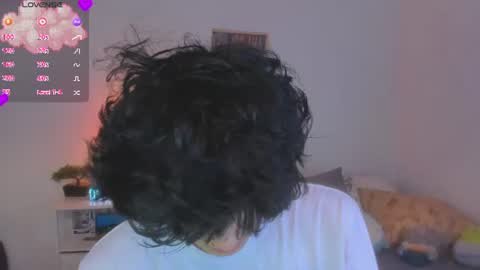 Snapshot of elliotvolkov chatting on 06.25.26 elliotvolkov online show from 06.25.26