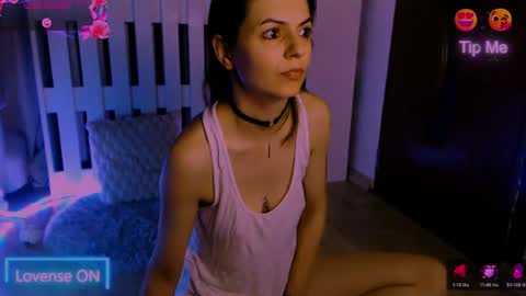 Snapshot of ellisa_26 chatting on 06.29.26 Elisa online show from 06.29.26