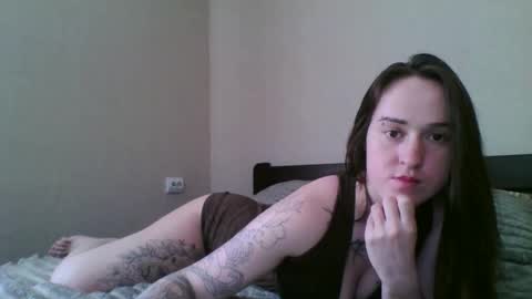 Snapshot of elliza_snow chatting on 05.07.26 Eliza online show from 05.07.26