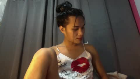 Snapshot of ellorrey chatting on 06.17.26 ELLORREY online show from 06.17.26