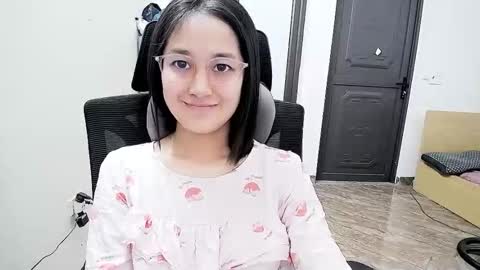 Snapshot of ellsa9x chatting on 04.21.26 ellsa9x online show from 04.21.26