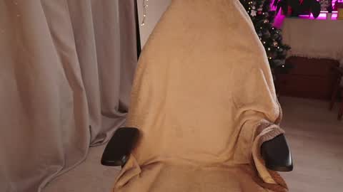 Snapshot of elly_belly chatting on 12.13.24 Elly online show from 12.13.24