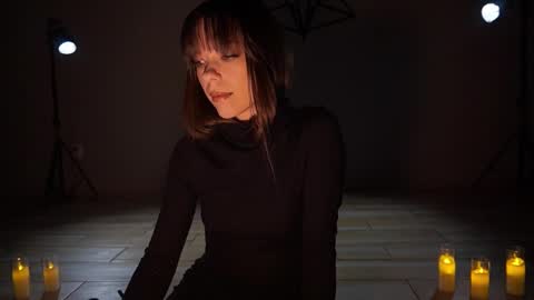 Snapshot of elly_fry chatting on 12.21.24 Art Place online show from 12.21.24