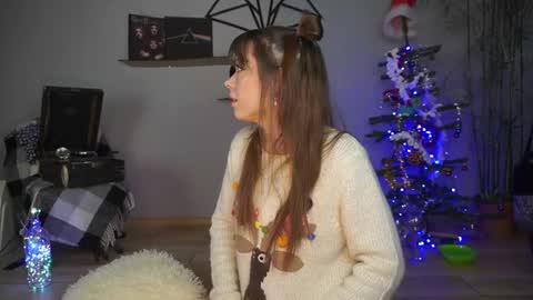 Snapshot of elly_fry chatting on 12.31.24 Art Place online show from 12.31.24