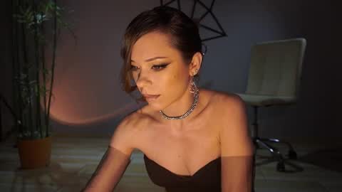 Snapshot of elly_fry chatting on 02.01.25 Art Place online show from 02.01.25