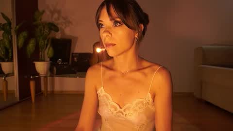 Snapshot of elly_fry chatting on 09.20.25 Art Place online show from 09.20.25