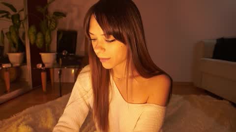 Snapshot of elly_fry chatting on 10.11.25 Art Place online show from 10.11.25