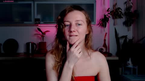 Snapshot of elly_helly chatting on 10.29.25 elly_helly online show from 10.29.25