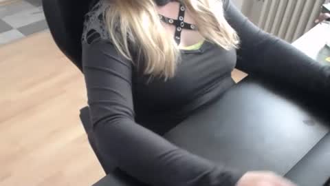 Elly online show from 10.13.25