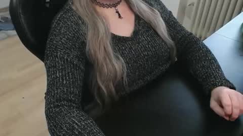 Elly online show from 10.28.25